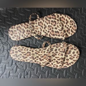 Tkees, size 8, never worn, leopard print